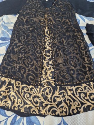Vestido negro niña con detalles dorados talla 2-4