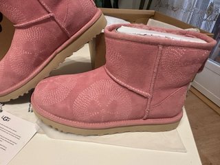 Botines UGG rosas