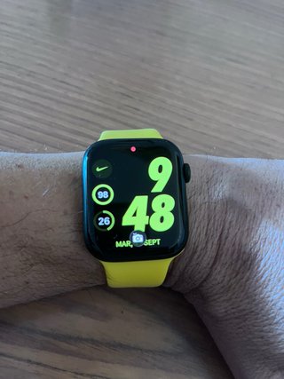Apple Watch Series 7 45mm verde con Correa Amarill