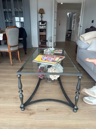 Mesa de centro baja de cristal y metal