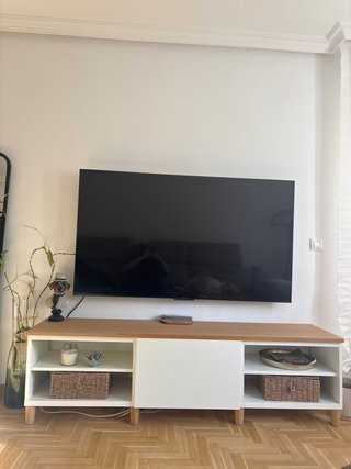 Mueble TV madera y blanco
