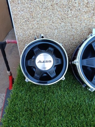 Batería Alesis 8 y 10 en perfecto estado