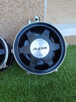 Batería Alesis 8 y 10 en perfecto estado