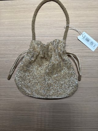 Bolso de fiesta dorado con abalorios