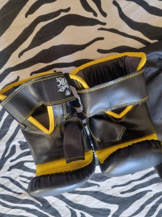 Kit Boxeo Brooklyn Guantes y Vendas
