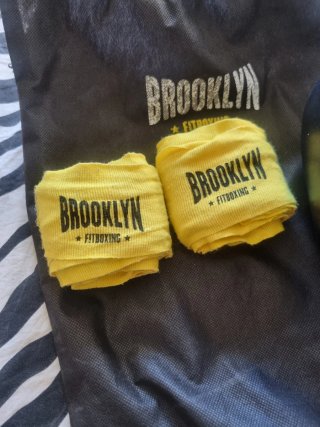 Kit Boxeo Brooklyn Guantes y Vendas