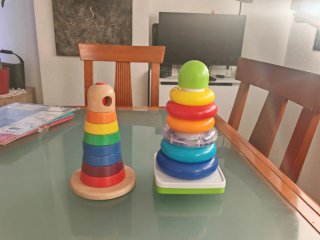 Juguete apilable de madera y plástico para bebé