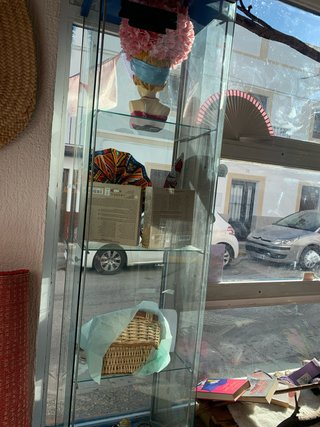 Liquidación Tienda: Vitrinas y Mostrador