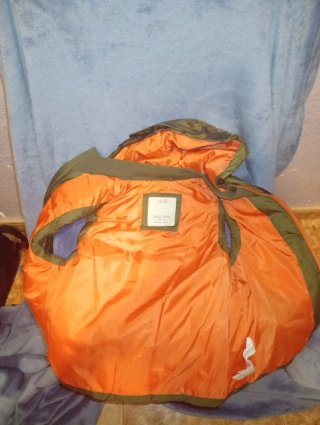 Chaleco acolchado con capucha camuflaje