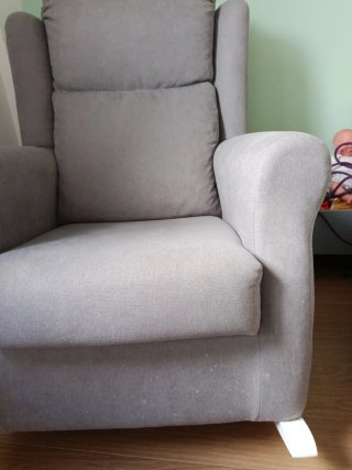 Butaca balancín gris y blanca