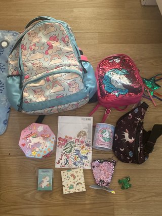 Lote cosas unicornio: mochila, monedero, pegatinas