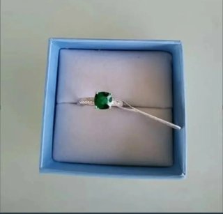 Anillo Q. Mary Plata Ley Esmeralda Circonita