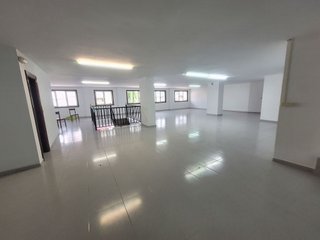 Oficina en alquiler en Santa Comba