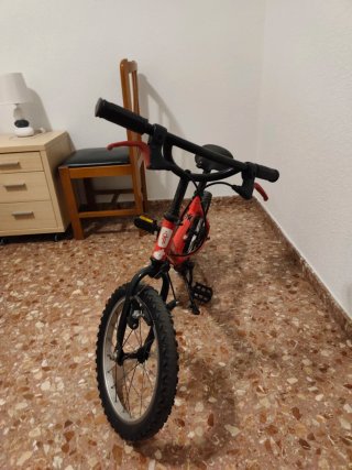 Bicicleta infantil Btwin roja