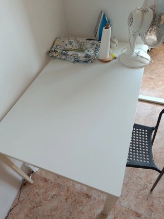 Mesa comedor Ikea blanca con 4 sillas