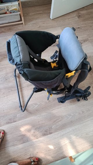 Mochila de montaña y cuidad para bebe Deuter