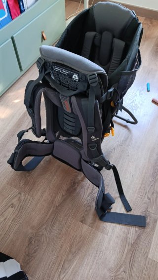 Mochila de montaña y cuidad para bebe Deuter