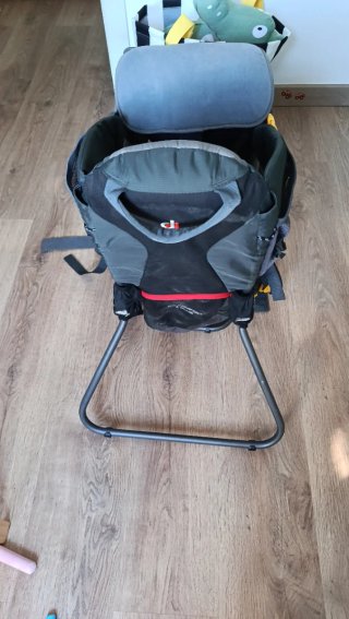 Mochila de montaña y cuidad para bebe Deuter