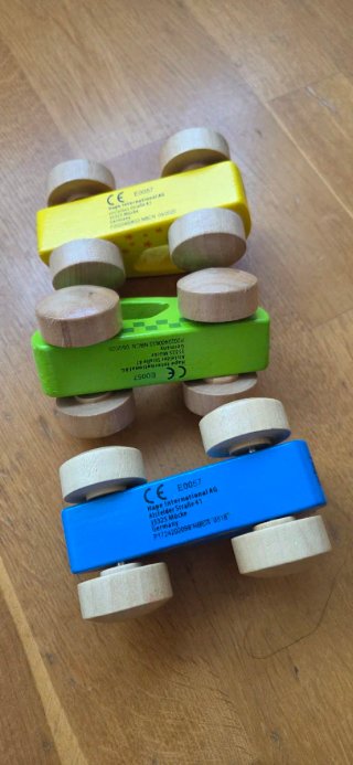 Coches de madera Hape (3 uds)