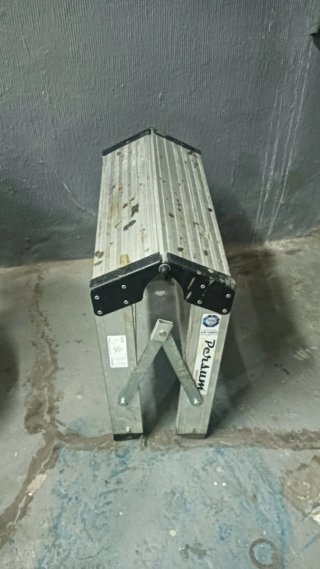 Taburete de trabajo 1 peldaño