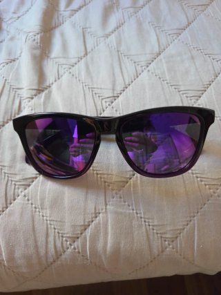 Gafas de sol negras y moradas polarizadas