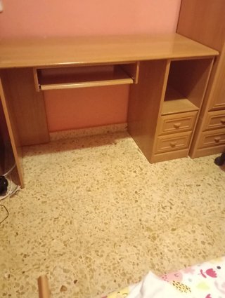 Escritorio madera con bandeja teclado