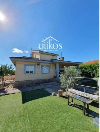 Chalet en venta en Calvarrasa de Arriba