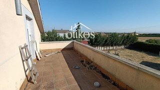 Chalet en venta en Calvarrasa de Arriba