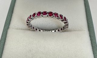 Anillo de oro 18 kt con rubíes