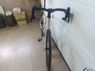 Bicicleta de carretera Orbea blanca