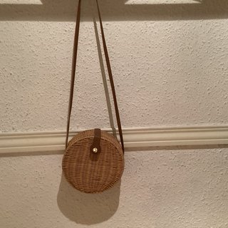 Bolso redondo de mimbre