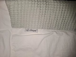 Cuna blanca con diseño de osito