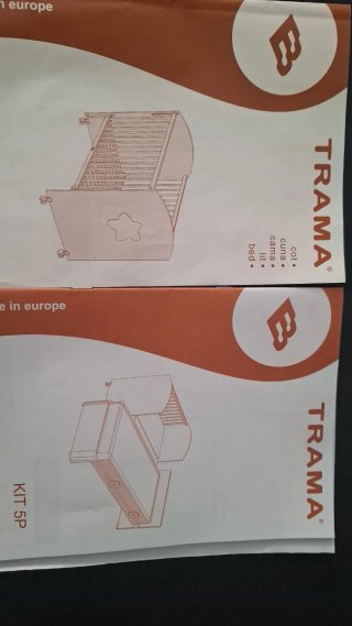 Cuna blanca con diseño de osito