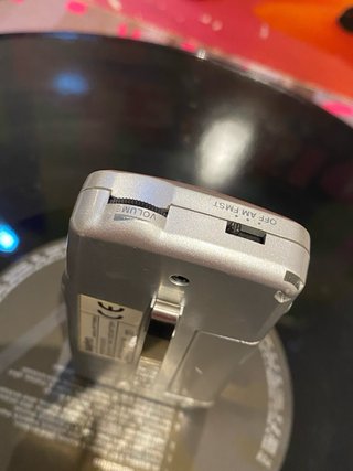 Radio Sanyo AM/FM Portátil Plata y Azul