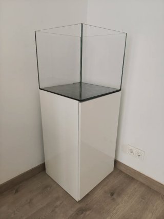 Acuario 80L con mueble blanco