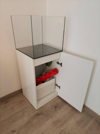 Acuario 80L con mueble blanco