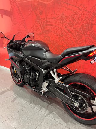 Honda CBR650R E-Clutch 35kW