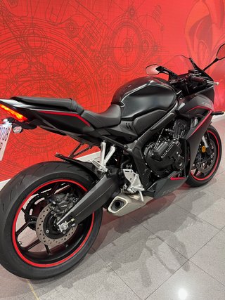 Honda CBR650R E-Clutch 35kW