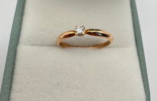 Anillo oro rosa de 18 kt con diamante