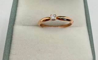 Anillo oro rosa de 18 kt con diamante