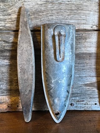Conjunto de yunque martillo funda y piedra afilar