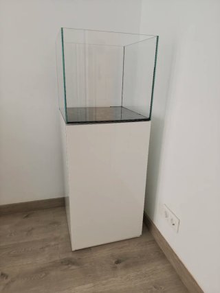 Acuario 80 litros con mueble blanco
