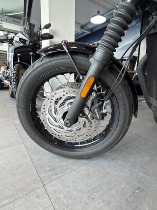 Triumph Bonneville T120 Negra