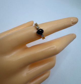 Anillo de oro 18 kt con zafiro y diamantes