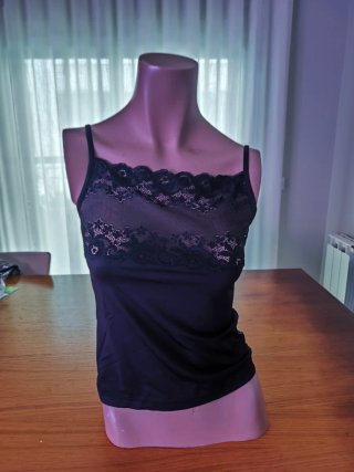 (S/M) Top / Camiseta tirantes negra con encaje