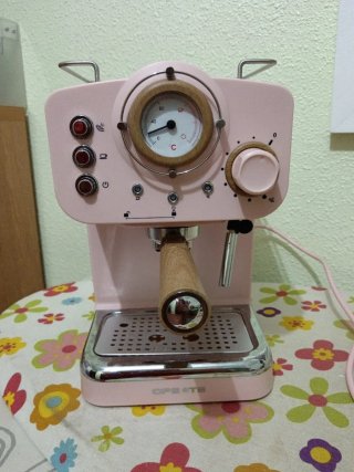 Cafetera rosa estilo vintage