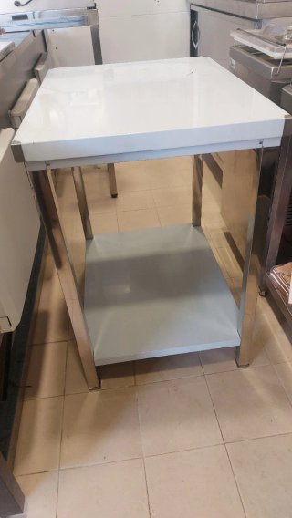 Mesa de acero inoxidable