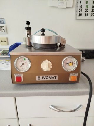 Máquina Autopolimerizadora a Presión IVOMAT