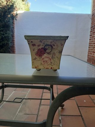 Jardinera floral pequeña
