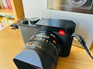 Leica Q2 + extras